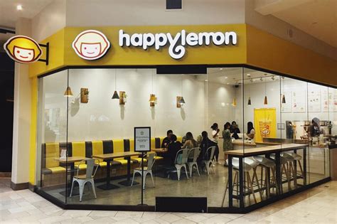 Happy Lemon has many locations but they are so good. Love their drinks and was happy to see this location across the street from our hotel when we were there. Spacious store, friendly service from a new employee. I love my strawberry green tea, so delicious. Definitely coming back next time. 
